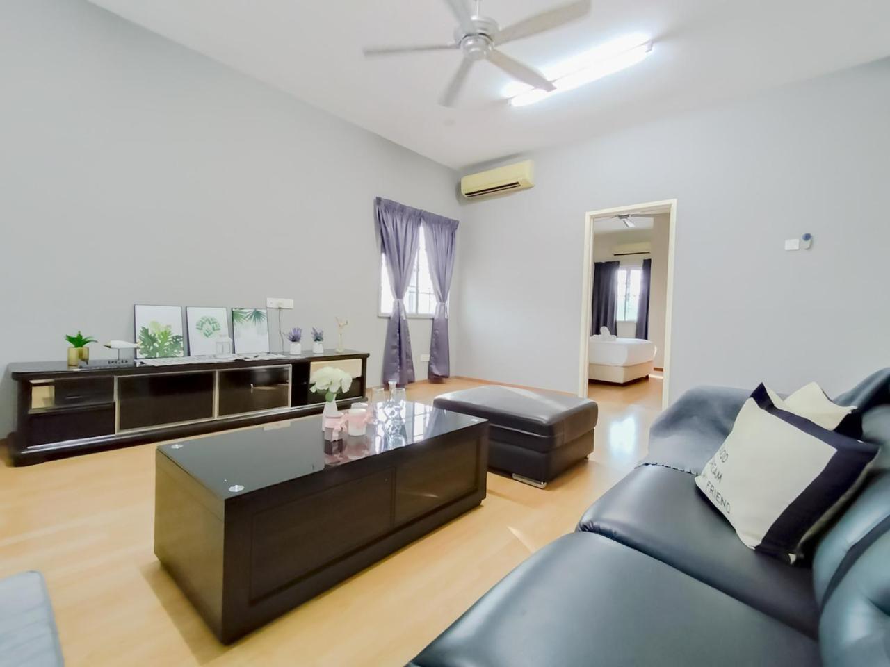 Vila Gathering Corner House With 6 Upto 16pax By Manhattan Group *