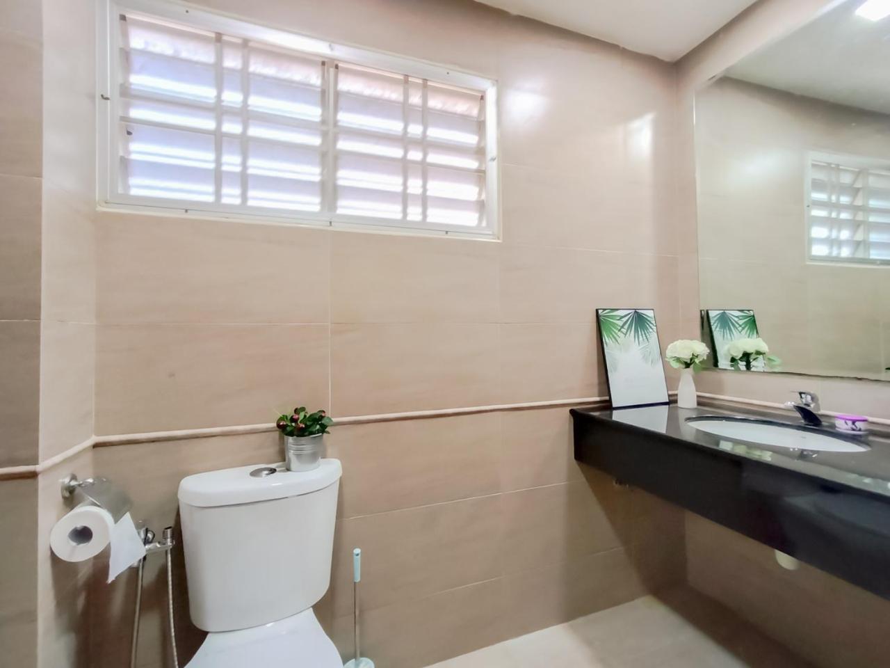 Vila Gathering Corner House With 6 Upto 16pax By Manhattan Group